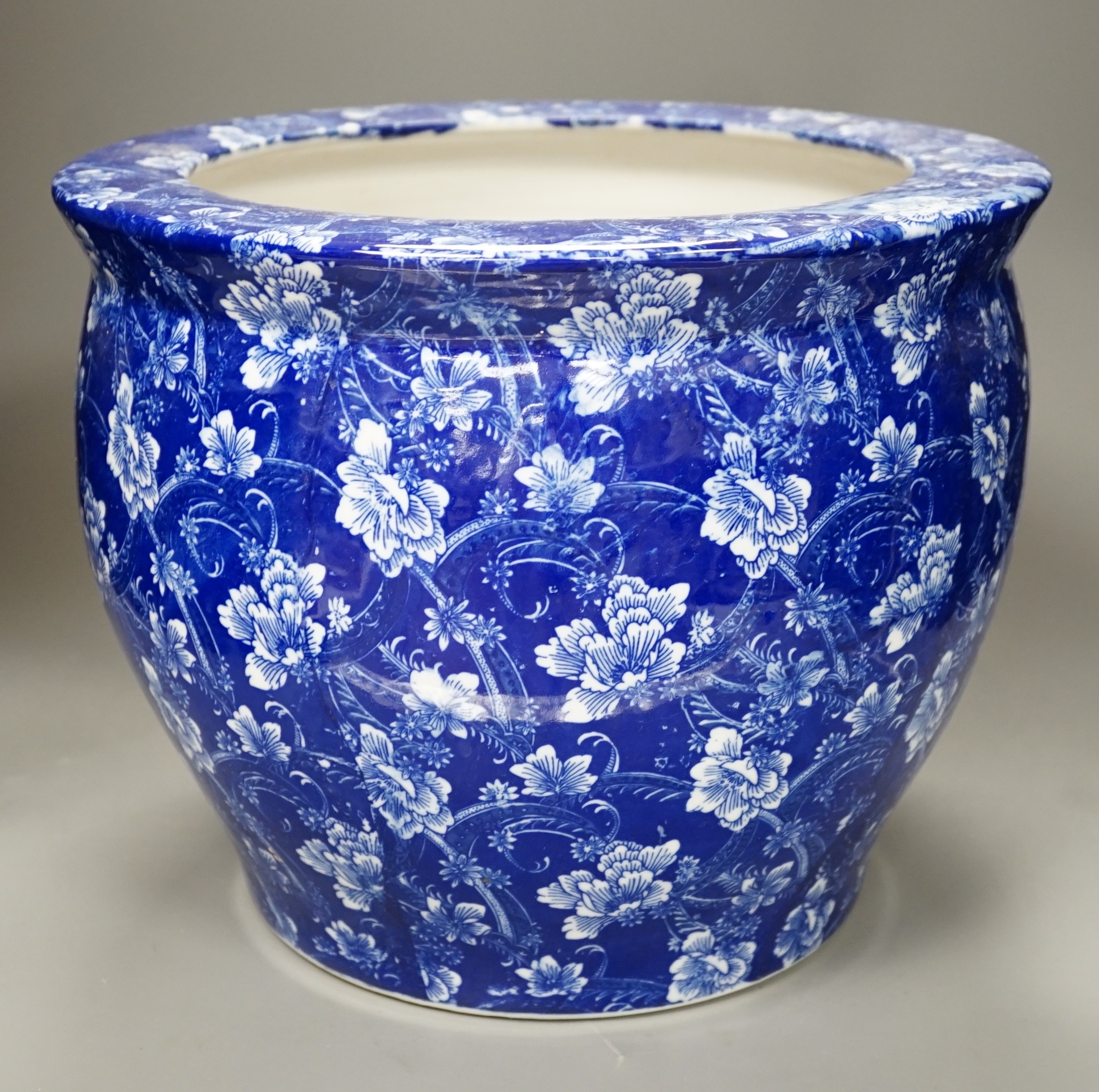 A blue and white ceramic jardiniere, pseudo mark, 27cm high.